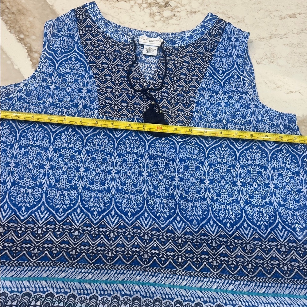Liz Claiborne Petite Large Sleeveless Blue and White Blouse - Picture 5 of 7